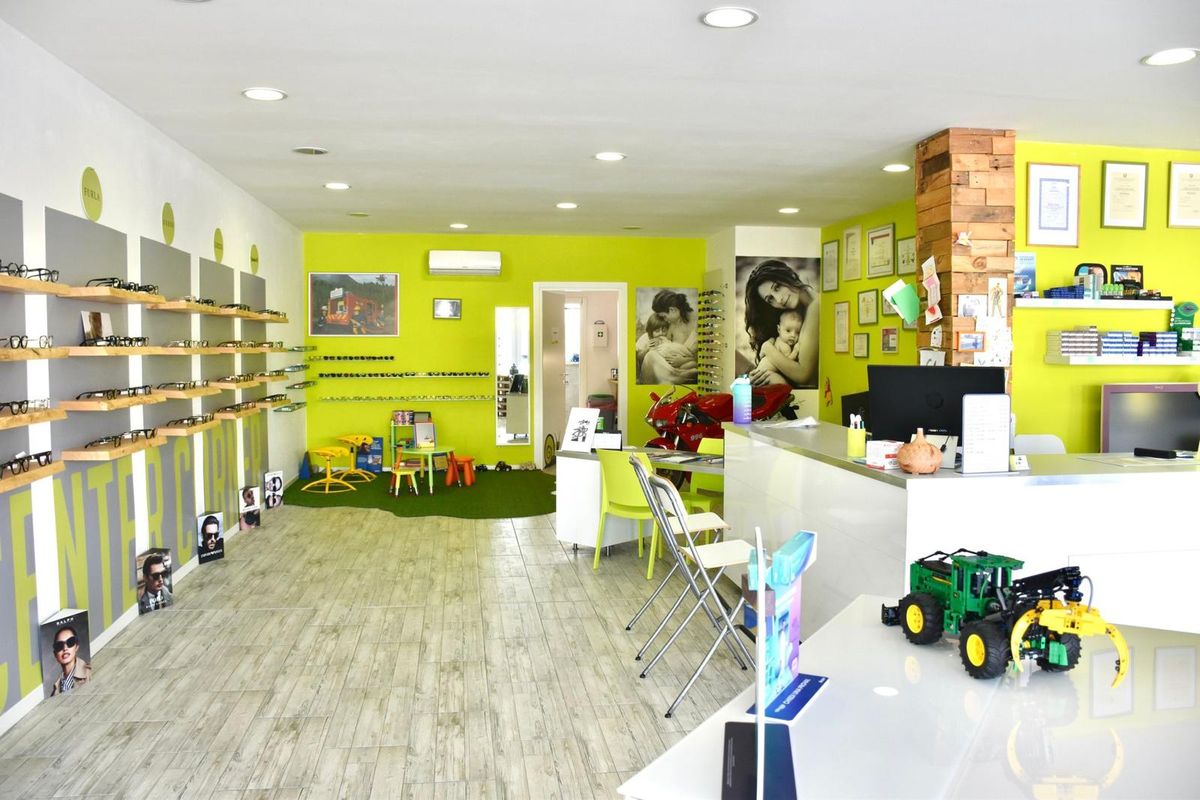 Interno del negozio Optik Center a Remanzacco
