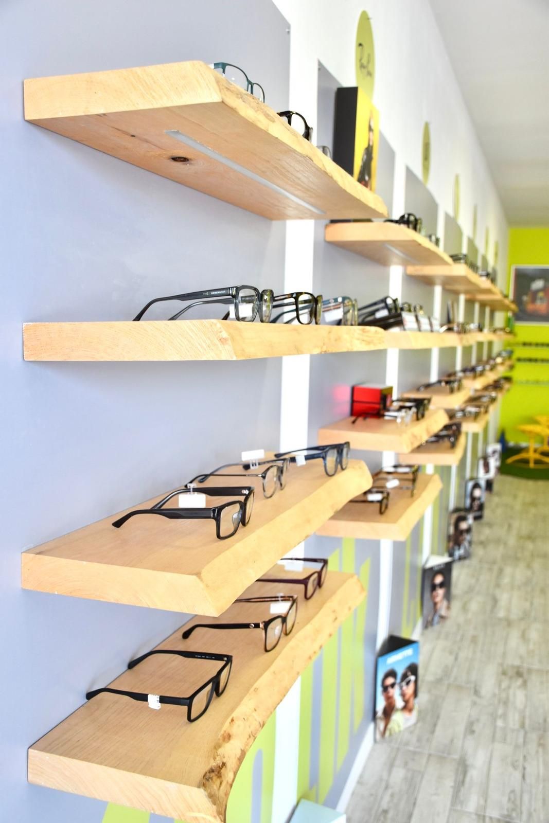 Interno del negozio Optik Center di Remanzacco
